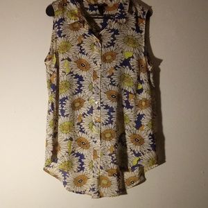 Sleeveless flower blouse